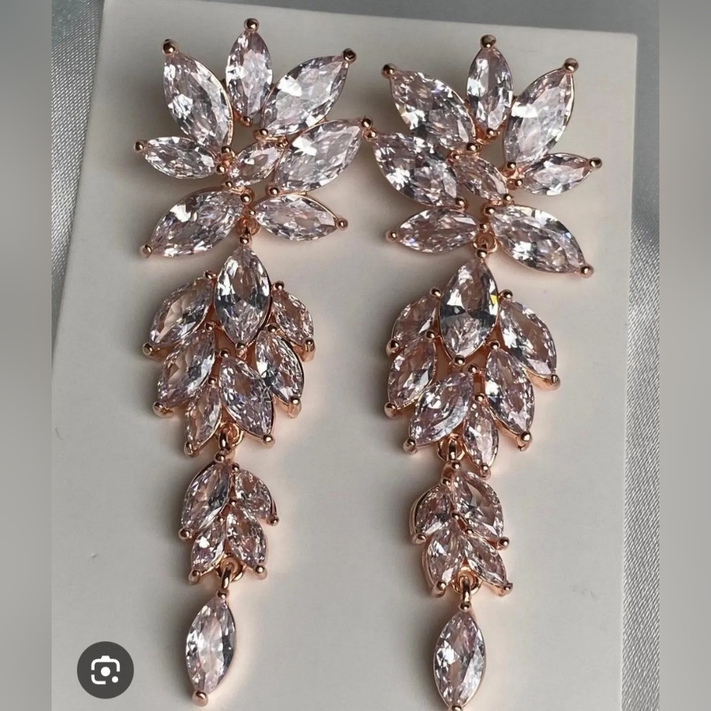 Elegant Rose Gold and Pink Crystal Drop Earrings. Gorgeous. New. 2" - Picture 7 of 7